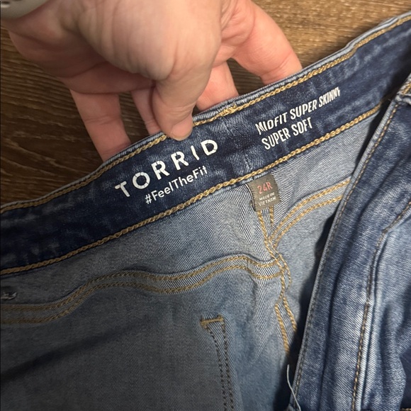 Torrid jeans misfit super skinny super soft 24R - Picture 2 of 2